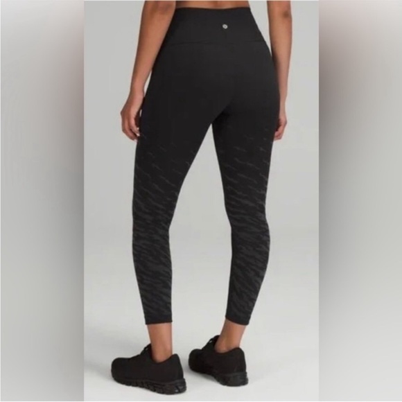 Lululemon Lunar New Year Wunder Under High-Rise Tight Leggings Size 4 - Picture 2 of 9